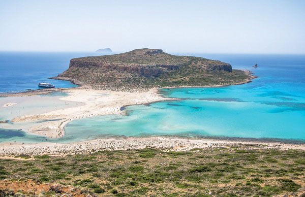 Προτάσεις για διακόσμησηΟ πίνακας σε καμβά GRE-040 εξυμνεί τη φυσική ομορφιά των τοπίων και μπορεί να ενσωματωθεί ιδανικά σε διάφορα στυλ διακόσμησης. Σε κλασικούς εσωτερικούς χώρους, προσδίδει μια αίσθηση μεγαλείου και δροσιάς, ενώ σε μοντέρνα περιβάλλοντα λειτουργεί ως σημείο ισορροπίας με τις φυσικές αποχρώσεις του. Ο μινιμαλιστικός σχεδιασμός του, σε συνδυασμό με τη λεπτομερή απεικόνιση της φύσης, καθιστούν τον πίνακα τέλειο για να προσθέσετε μια πινελιά απόλυτης ηρεμίας και γαλήνης.Λίγα λόγια για τον πίνακαΟ πίνακας GRE-040 ανήκει στην κατηγορία Τοπία και Φύση και παρουσιάζει ένα καθαρό και ζωντανό τοπίο, πιθανότατα ελληνικού περιβάλλοντος, που αιχμαλωτίζει την ουσία της φυσικής ομορφιάς. Οι αποχρώσεις του πράσινου και του μπλε κυριαρχούν, δημιουργώντας μια ηρεμιστική αρμονία, ενώ οι λεπτές πινελιές προσφέρουν βάθος στην εικόνα, επιτρέποντας στον θεατή να χαθεί στην απεραντοσύνη του τοπίου. Η απαλή φωτεινότητα του τοπίου συμβολίζει την ελπίδα και την ηρεμία που προσφέρει η φύση. Η καλλιτεχνική δεξιοτεχνία στον πίνακα σε καμβά GRE-040 αποπνέει μια αίσθηση γαλήνης και απόδρασης, καλώντας τον θεατή σε ένα ταξίδι ανακάλυψης και εσωτερικής ηρεμίας. Η σύνθεση του έργου συνδυάζει αρμονικά χρώματα και υφές, αναδεικνύοντας την φυσική ομορφιά του τοπίου και δημιουργώντας μια συνδετική σχέση με τον θεατή. Το έργο αυτό προσφέρει μια ευκαιρία να αποδράσουμε σε μια πιο ήρεμη και ειρηνική διάσταση, απολαμβάνοντας την αίσθηση της ησυχίας που μόνο η φύση μπορεί να προσφέρει.Ψηφιακή εκτύπωση σε καμβά. Ο καμβάς είναι υψηλής ποιότητας, ειδικός για ψηφιακή εκτύπωση που αναδεικνύει τα χρώματα. Είναι ιδανικός για διακόσμηση εσωτερικών χώρων. Παραλαμβάνετε τον πίνακα με την ψηφιακή εκτύπωση καμβά, τελαρωμένο σε τελάρο από ανθεκτικό ξύλο 2εκ, στη διάσταση που θέλετε.